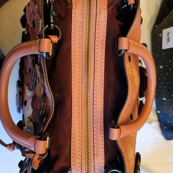 (1) Coach 1941 Tea Rose Rogue 30 Melon Retired - Picture 11 of 16